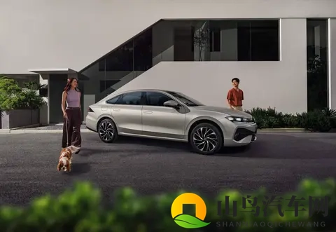 伽罗太华翻白眼流眼泪咬铁球图片：汽车拉力赛意外趣事，赛车手趣味瞬间走红网络-3