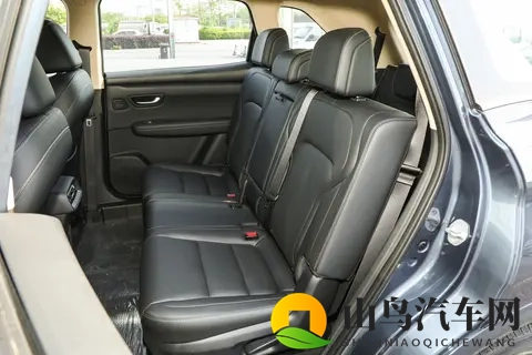 这台 SUV 在 “搞事情”！12 万配齐长续航 + 四驱，同级慌了-2