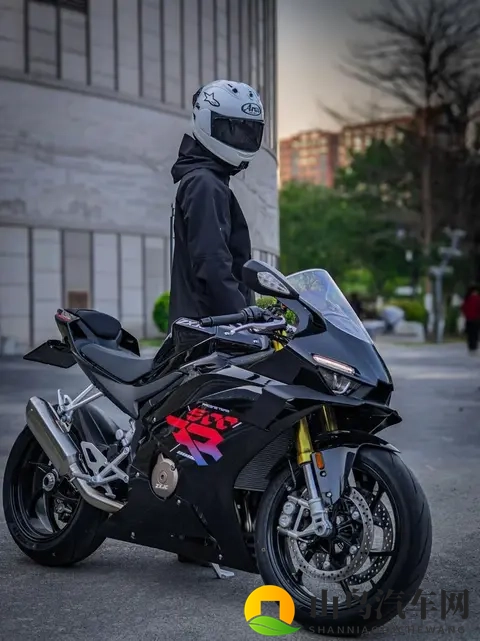 从工程师到品牌IP，张雪机车逆袭成国产摩托新变量-1