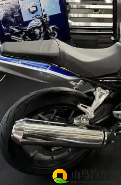 本田CB500SF到店实拍 4万级带电子离合 国产500级街车迎最强对手-3