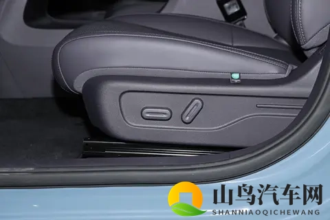 零跑B01激光雷达版,550km续航+激光雷达,售价1138万,值得一看-2