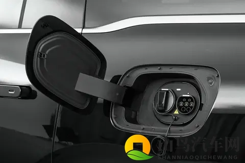 智己LS9来袭,配520线激光雷达+Thor芯片,增程也带800V快充-1