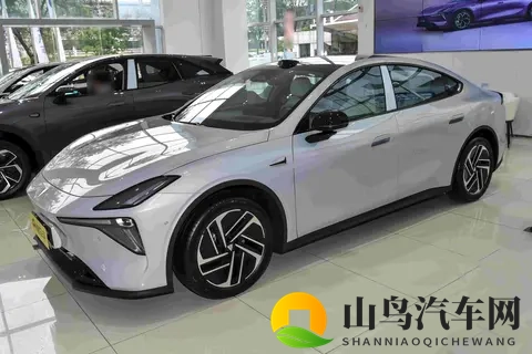 深蓝L06曝光,激光雷达全系标配,14万级玩出新花样-1