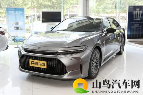 进口中大型车,皇冠哪一款值得选?试驾分析,配置够用动力直观!-2