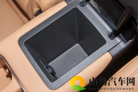 五菱星光 730 PHEV 体验：10 万级家用 MPV，大空间低耗超实用-3