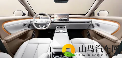 1秒1公里_后排带按摩!试完长安启源A06,我发现了「反向虚标」-1