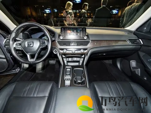 254马力对决混动标杆， 蒙迪欧与雅阁怎么选？-2