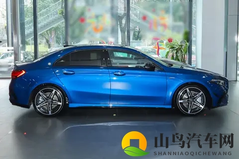 2025 款奔驰A级AMG怎么选？两款配置一句话对号入座-1