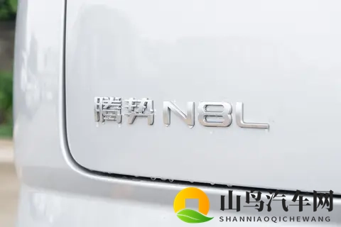 预算30万买六座SUV别纠结！39秒破百，1300公里续航，看它就够-3