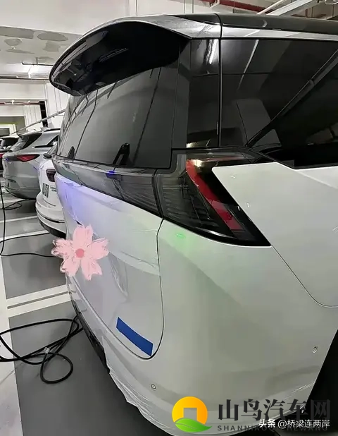 别克旗舰降价至30万？激光雷达+航空座椅挑战腾势D9-3