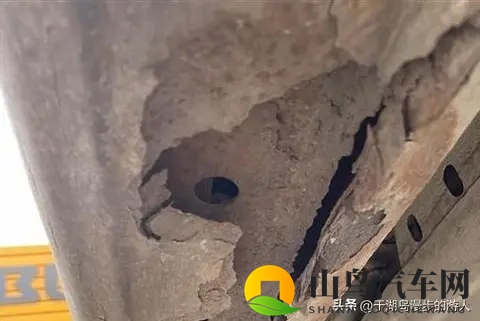 别等底盘锈穿才后悔！3种情况必须喷护甲，避坑技巧直接抄作业-1