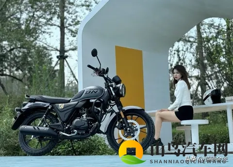 通勤溜车实测！豪爵DN150油耗189L，复古范儿缺失成最大槽点？-1