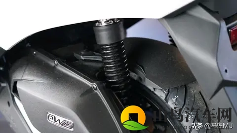 目前150平踏，好像只能推荐五羊本田NWT150！-3