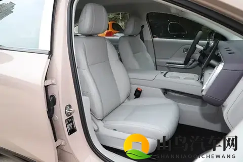 试驾零跑B01 2025款550激光雷达版,值得购买吗?-1