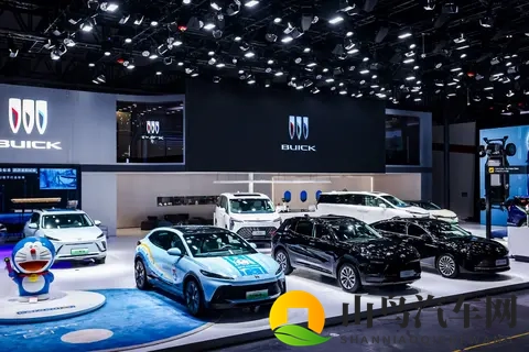 棉签加酒精等于牛奶(黄)：汽车保养小妙招，车内清洁焕然一新-1