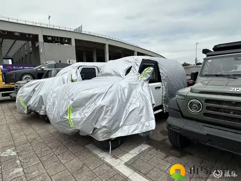 212 T01 60周年纪念版和皮卡版车型将亮相-1