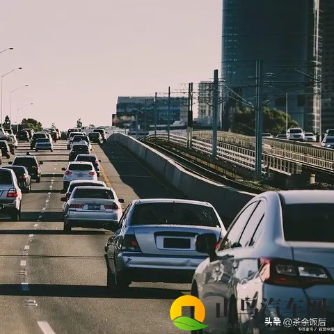 什么信号：燃油车又遇发展新契机-1