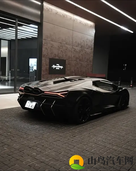 锋芒破界，艺术与空气动力学的巅峰——兰博基尼Revuelto设计美学-3