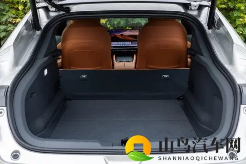 激光雷达、8295芯片、电动尾翼…这车15万不到,究竟如何?-2