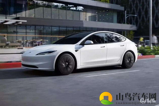 99热这里只有精：汽车科技盛宴：智能驾驶、新能源汽车、车联网、个性化定制亮相-3