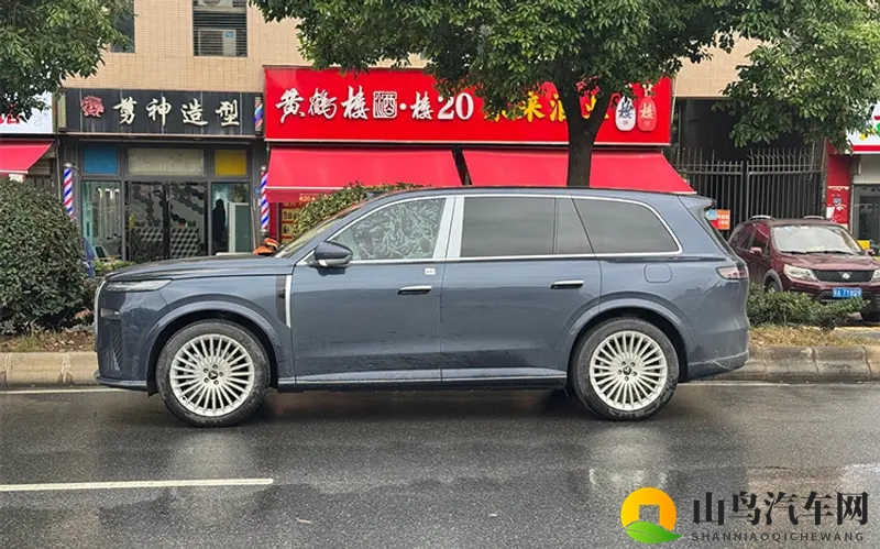 岚图泰山实车图曝光,将于11月正式上市-1