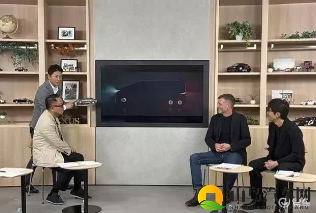 王伟忠和儿媳周莹回乡扫墓：豪车家族回乡引热议，座驾揭秘！-3