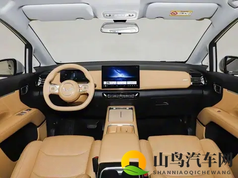 置换补贴价710万元起！五菱星光730上市-2