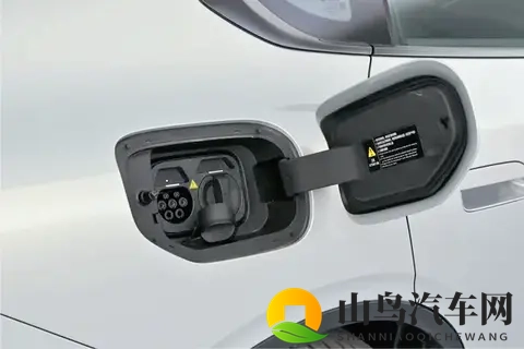 激光雷达+磁流变悬架+后驱底盘，豪华配置，深蓝L06 1399万起超值-2