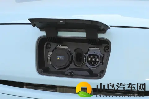 被低估的新能源家轿，我试了试，零跑T03给我答案-1