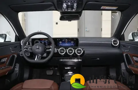 奔驰A级选购指南！请放弃25万的A180L丐版，多花244万上A200L吧-2