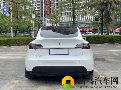 特斯拉Model Y:准新22款,17万多开回家,通勤代步值不值?-3