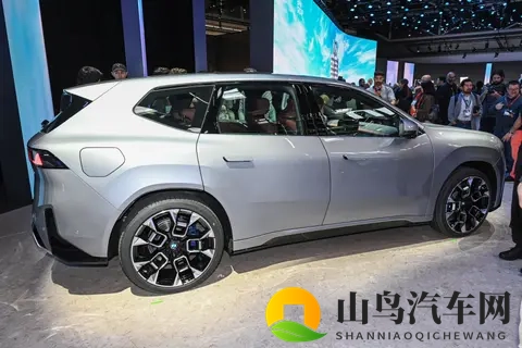 审美回归？宝马首款“大鼻子”上线，最大限度还原概念车！-1