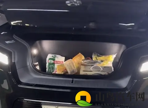 蔚来ES8的前备舱，230L大容积，用起来有多爽？-3