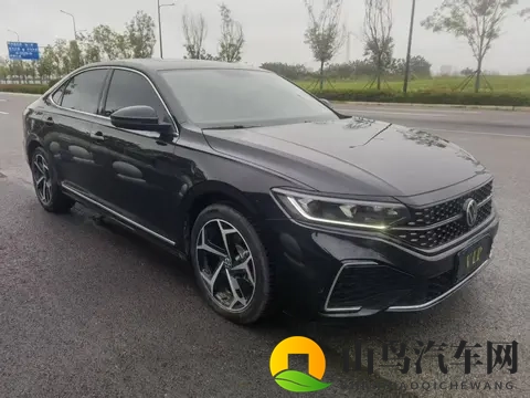 三男一女4P爽到嗷嗷叫：四人性爱体验，三人加一女，欢愉声声不息-1