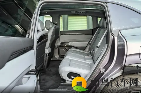 售价2298万起，配900V快充+8295芯片，极氪7X焕新版升级了哪些？-3