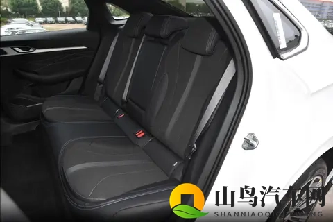 试驾体验吉利星瑞东方曜，操控用料依旧好评，10万级家轿优选！-2