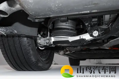 别急着买问界M7！零跑D19盲订开启，增程版也有500km纯电续航-3