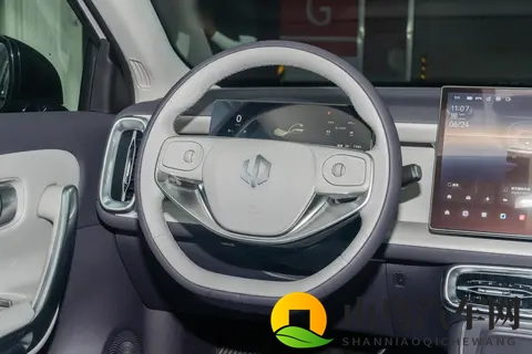 1198万竟配激光雷达？零跑B01实测，这款纯电家轿是否值得入手？-1