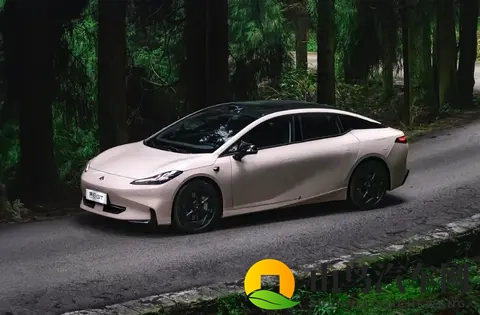 从20万级到15万级，昊铂GT再上新，低价走量成杀手锏-1