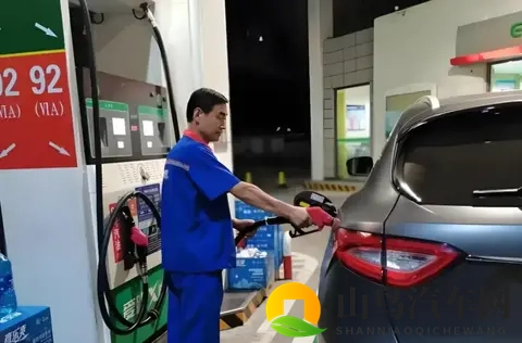 【网通社快报】10月新能源乘用车批发销量预估达161万辆，同比增长16%-1