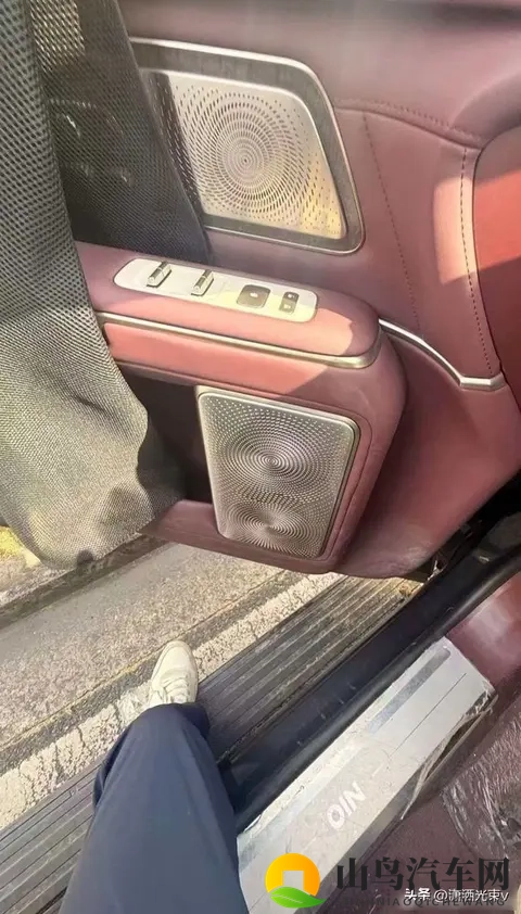 刘耀文把跳d放在宋亚轩：宋亚轩收到一份特别礼物-2