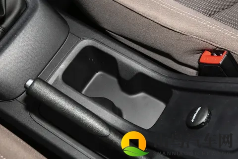 五菱星光730：全家出行好帮手，真7座+三动力+电动滑门-3