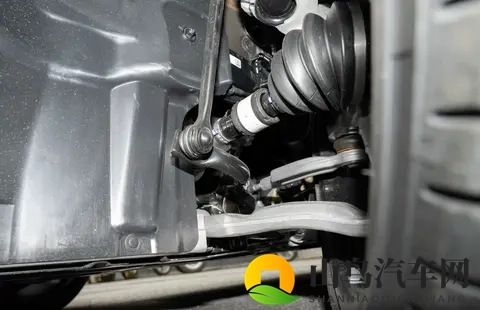 官方零百提速51s，最大功率225kW，动态体验2025款奔驰A级AMG-1