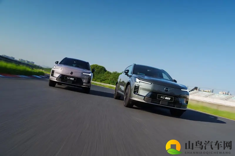 沃尔沃全新XC70豪华超混第一车,30万级SUV市场新宠-1