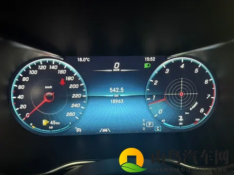 25万拿下白色奔驰GLC,体验零百69秒的豪华!-1