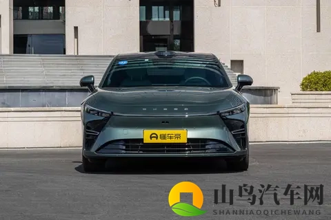 11 月购车别错过!星纪元 ES 优惠升级双在线,新能源轿车优选了解下-1