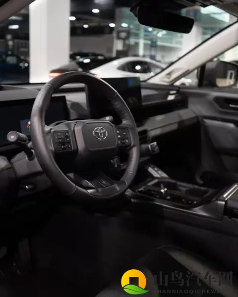 全新一代丰田RAV4插混版实车亮相 配25L动力 若国产能卖得好吗?-1