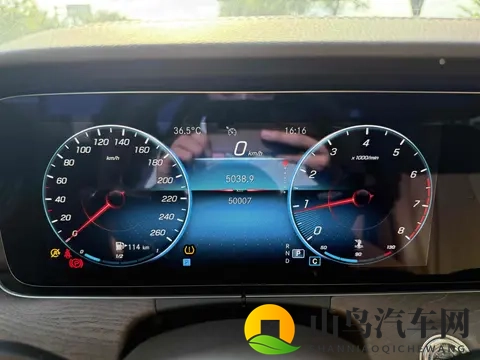 21款奔驰E300L：5万公里，豪华座驾2899万，商务精英之选-3