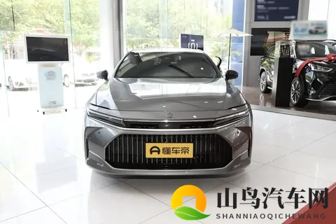 进口中大型车,皇冠哪一款值得选?试驾分析,配置够用动力直观!-1