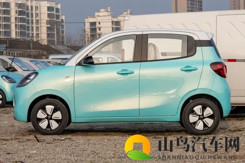 补贴价528万 宏光MINIEV四门版新车型上市 续航301km-1